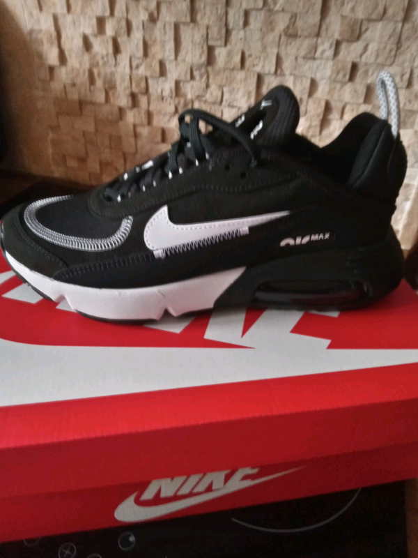 size 7 nike trainers